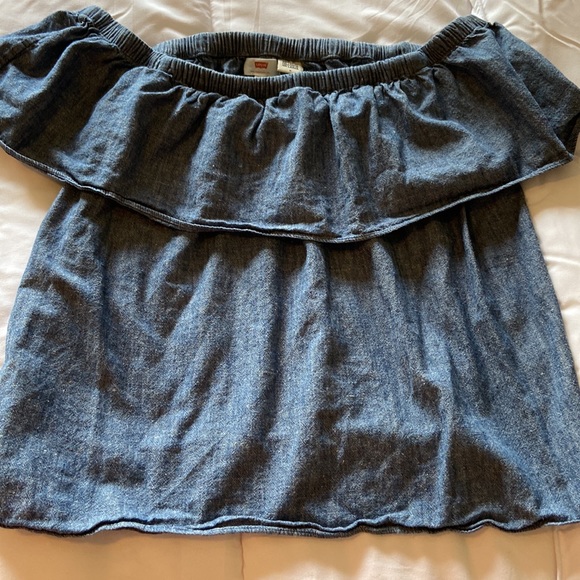 Levi’s off the shoulder denim chambray top for Women. Size Medium. EUC. - Picture 5 of 8